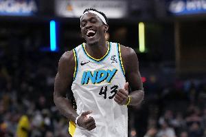 九游体育下载-游刃有余!西亚卡姆半场6中5拿到11分3助 三分1中1