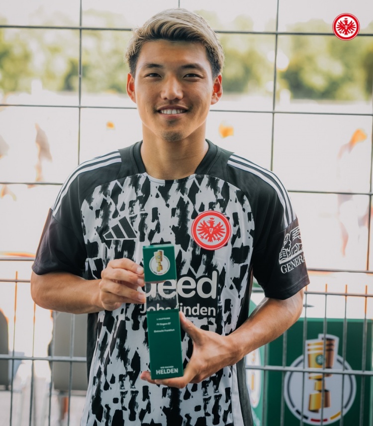 法鹰首秀双响,官方:堂安律当选法兰克福5-0恩格尔斯全场最佳