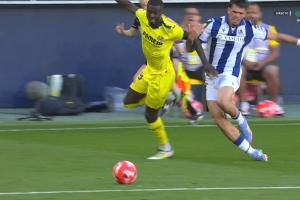 巨大争议!黄潜拉人+干扰门将被吹2球,这判罚你看得懂吗?