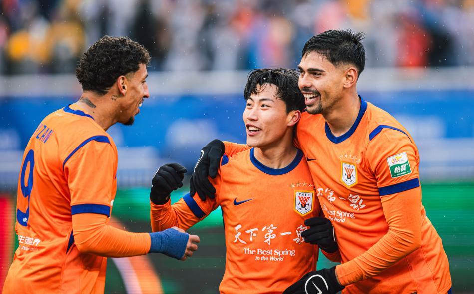 九游体育官网入口-掌声喝彩的泰山背后，落寞中超学霸：又该何去何从？