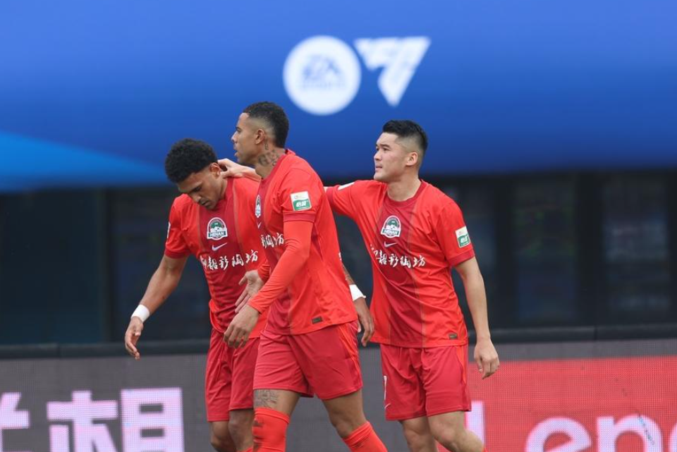 九游体育官网入口-中超最新积分战报：成都蓉城登顶，上海海港狂轰4球，河南两连胜